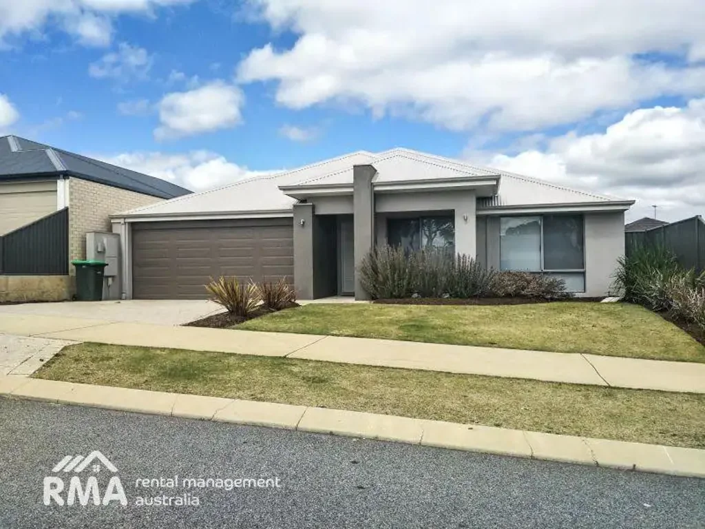 LARGE FAMILY HOME IN GREAT LOCATION!