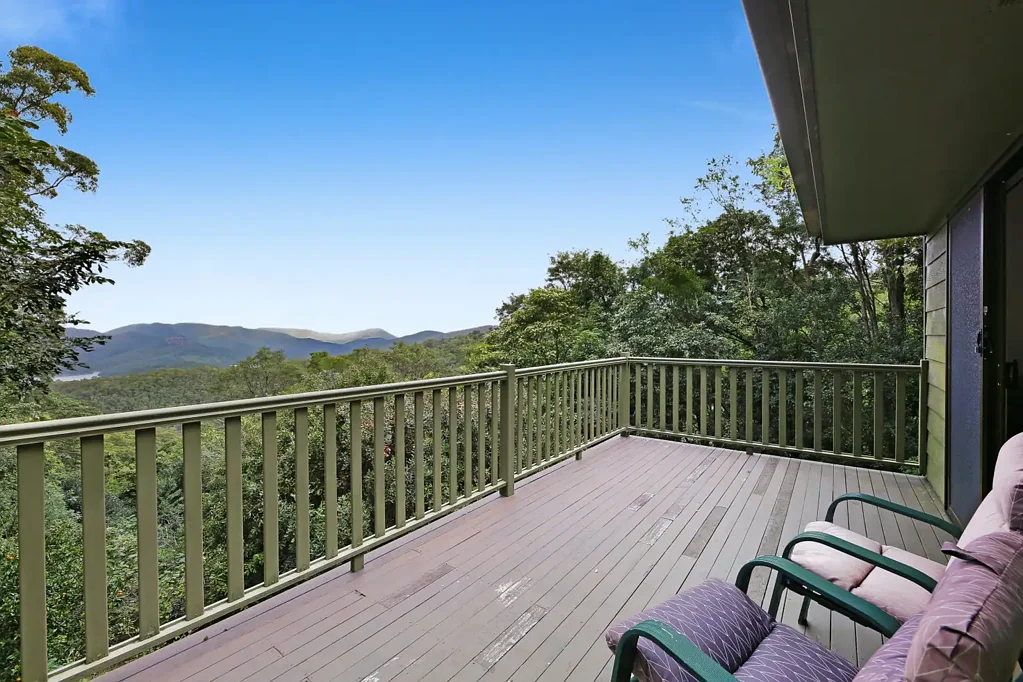 Lower Beechmont 2房  Original Mountain Home with Amazing Views on 1.5 acres in prized position!
