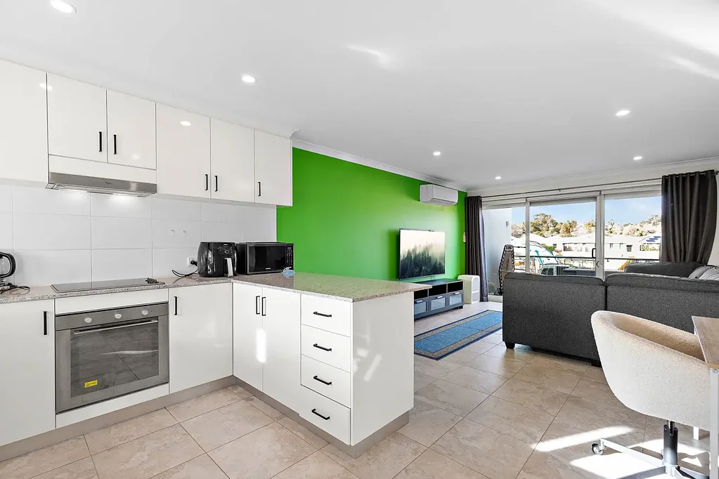 Low Maintenance Apartment in Lake Coogee