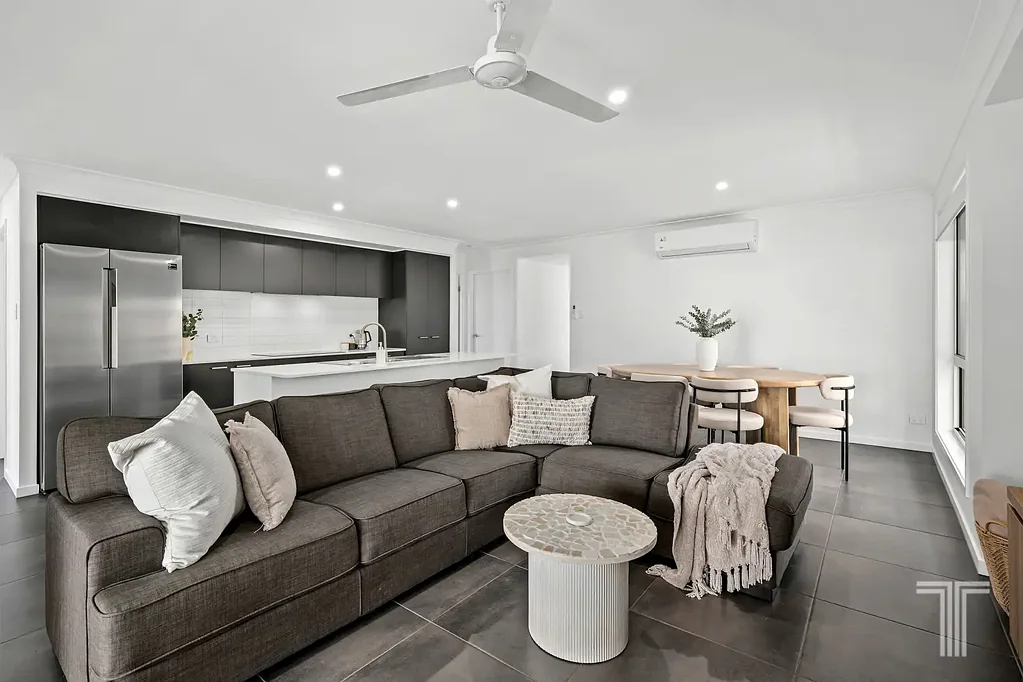 Spring Mountain 4Moenga Contemporary Living, Thoughtfully Finished from Day One.