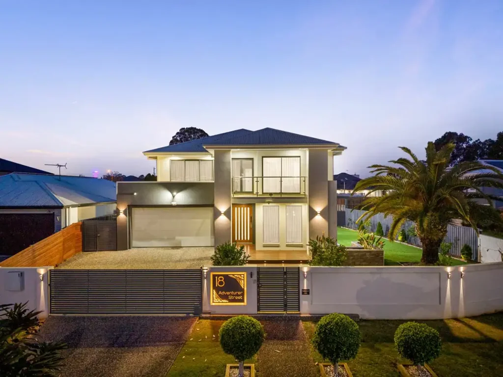 Kuraby 5ਬੈੱਡਰੂਮ A Decadent Custom-Built Haven of Grand Scale Living