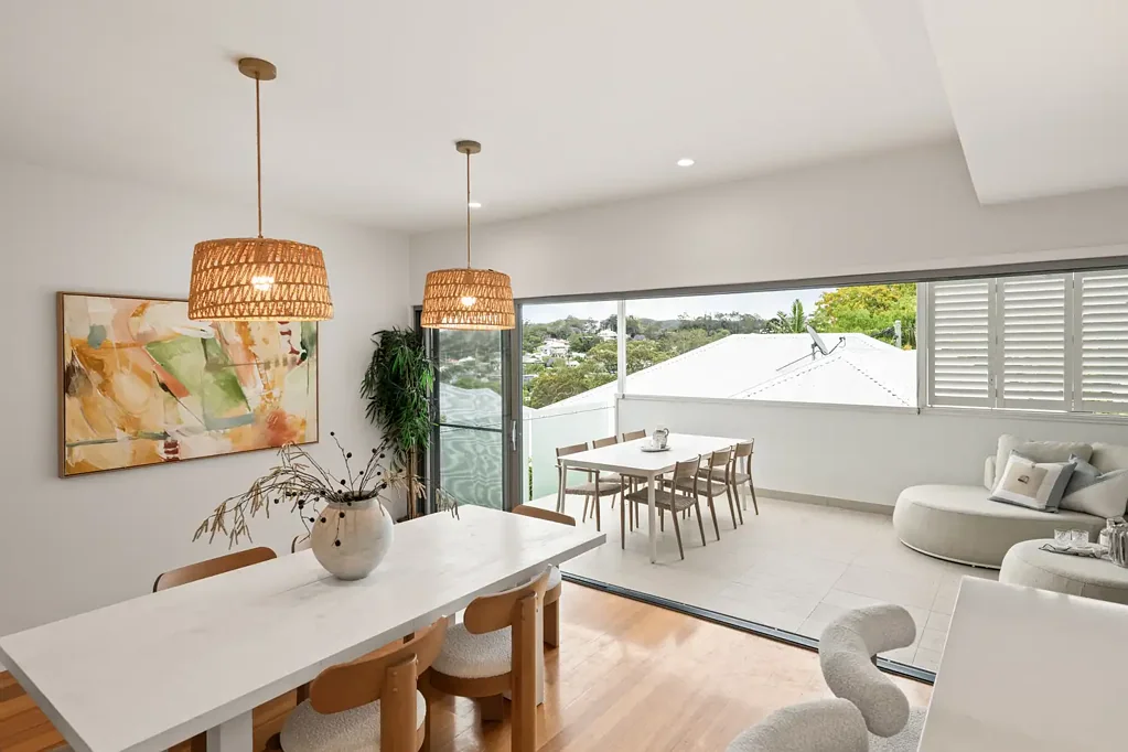 Paddington 4房 黄金Paddington位置 设计师厨房 高端电器 宁静后院庭院 主卧壮丽视野 双车库 学区房 Elevated Luxury in the Heart of Paddington