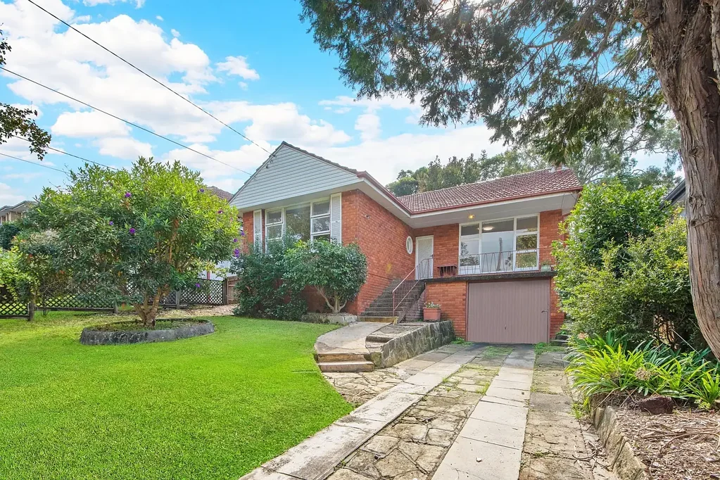 CHARMING HOUSE IN QUIET SUBURBAN LOCATION