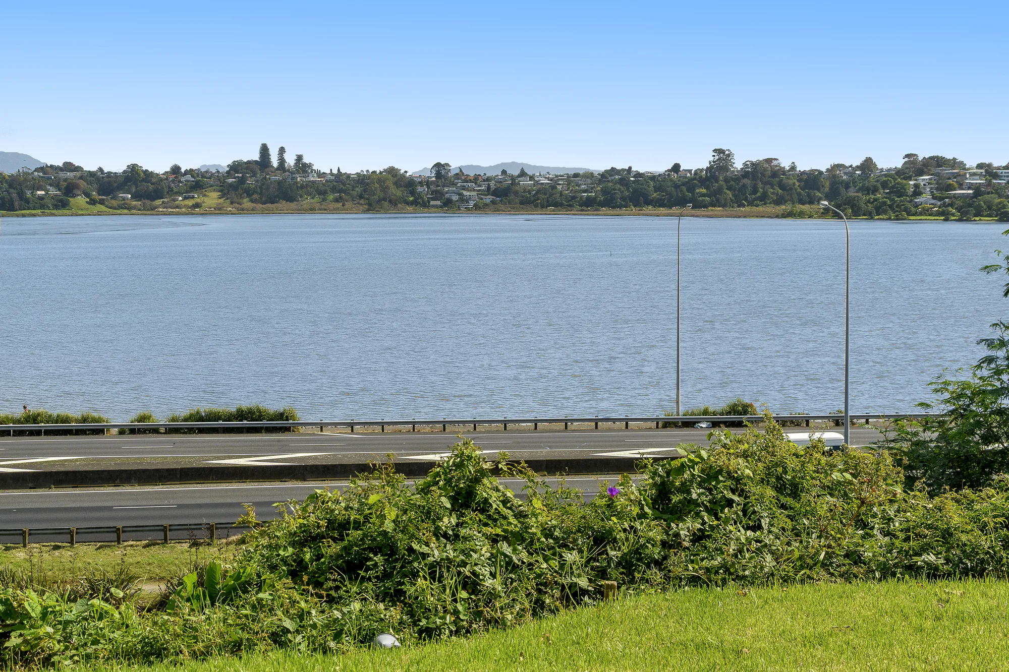 Tauranga Central 2房  Serious sellers. Sharp new price.