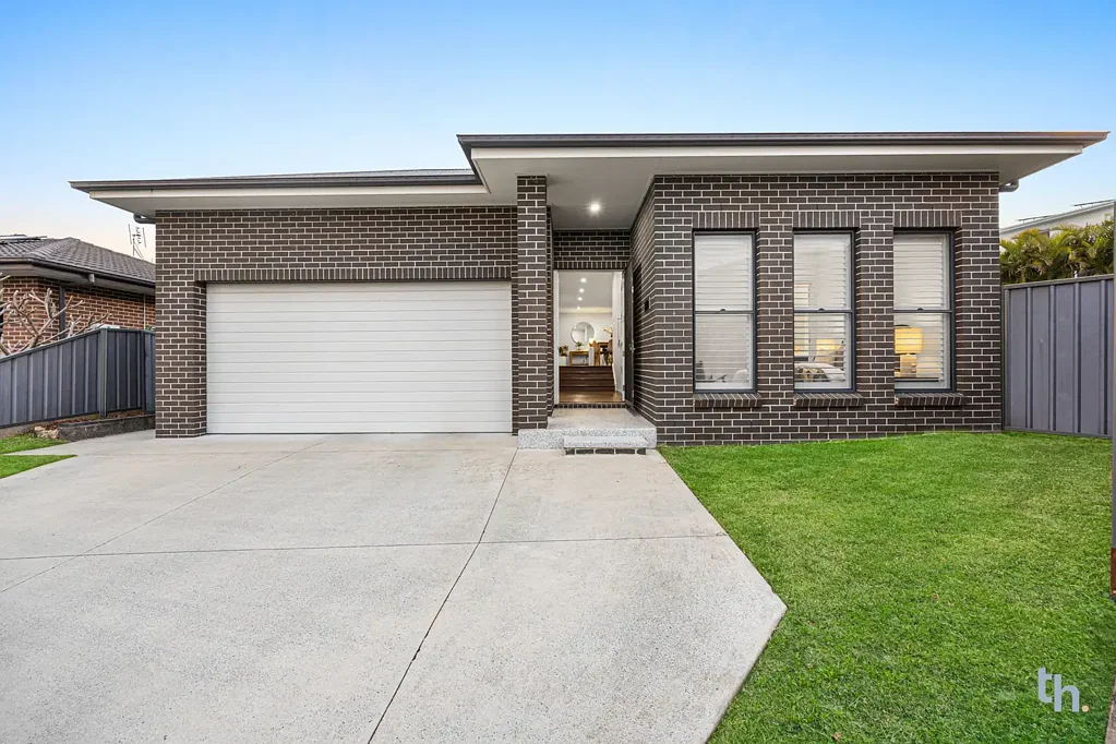 Macquarie Hills 5ਬੈੱਡਰੂਮ Immaculate Entertainer with Charming Alfresco and Pool