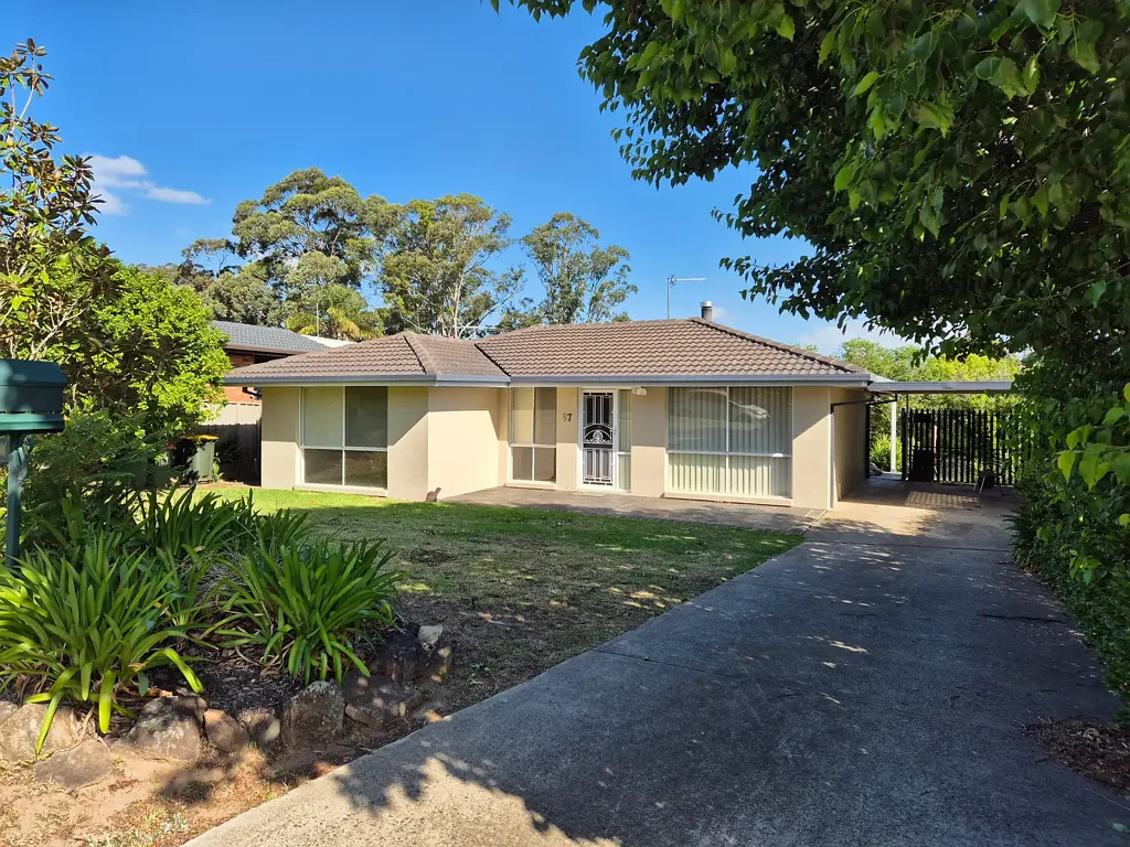 Freshly Updated 3-Bedroom Home Elderslie