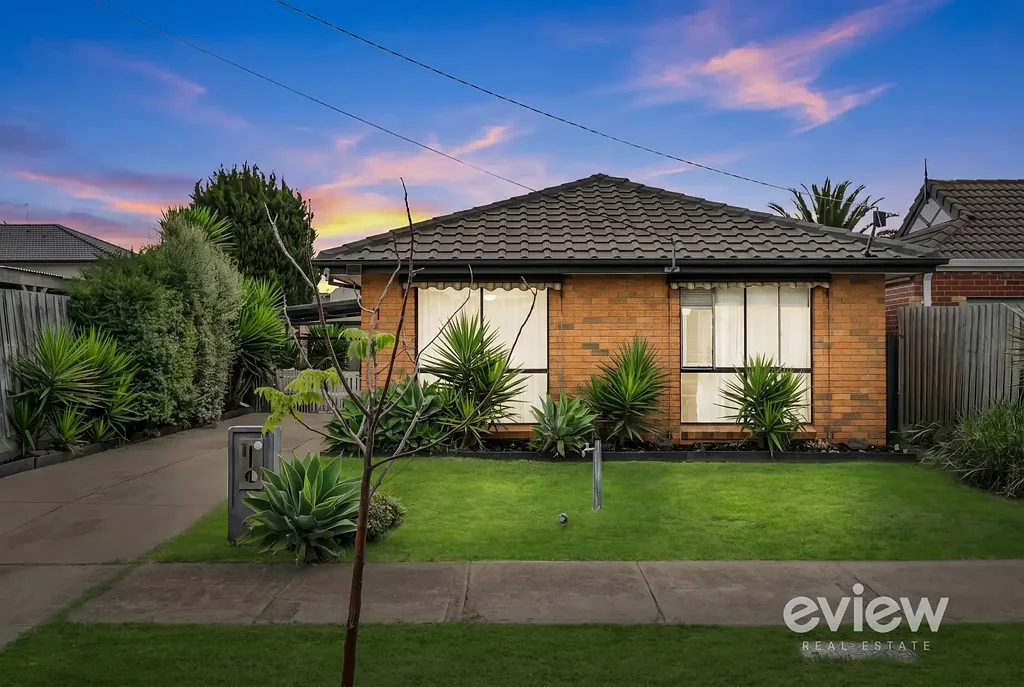 Family Home with Outdoor Entertaining & Spacious Yard!