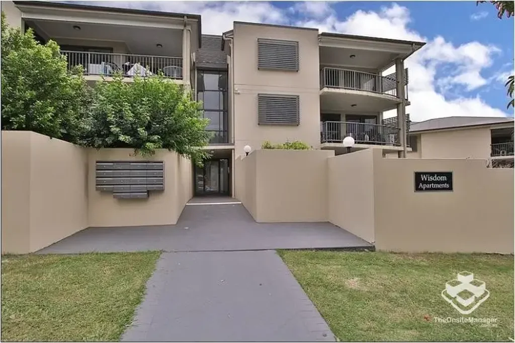 Macgregor 2 Bedroom Apartment in Prime Location! (Furnished)