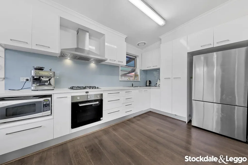 3 BEDROOM FAMILY HOME FOR RENT IN LAVERTON !!