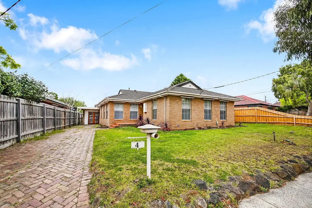 Spacious 3-Bedroom Home in Quiet Bundoora Crescent