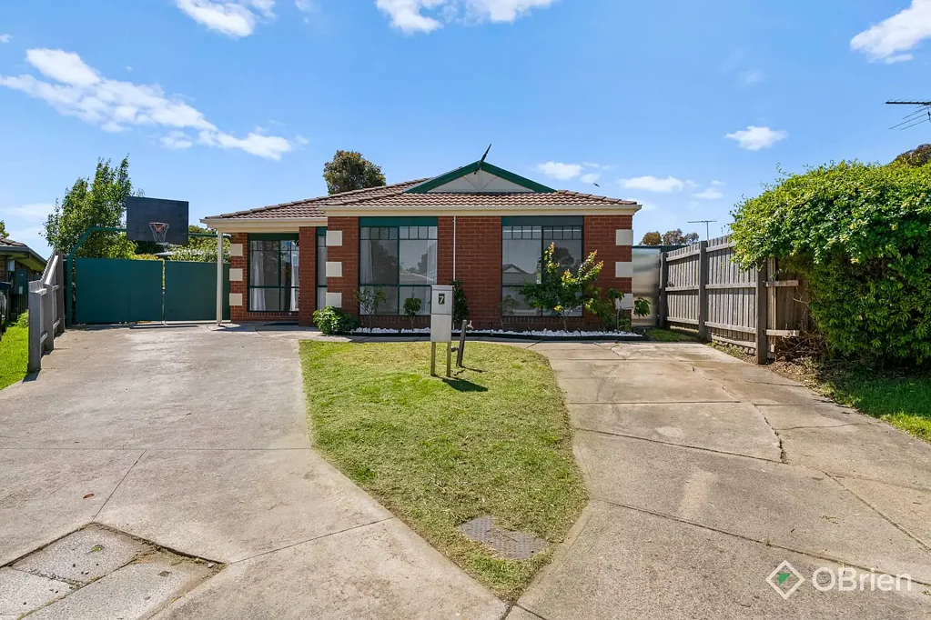 Comfortable 3-Bedroom Home in Cranbourne West - Great Family Rental