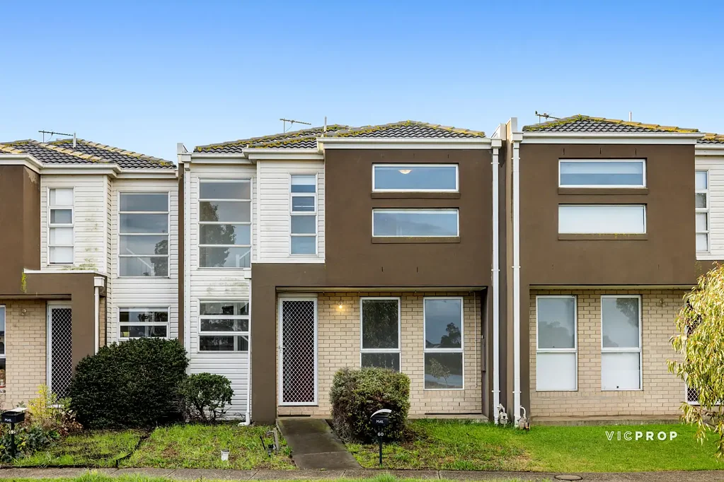 Modern Comfort townhouse on Featherbrook Dr