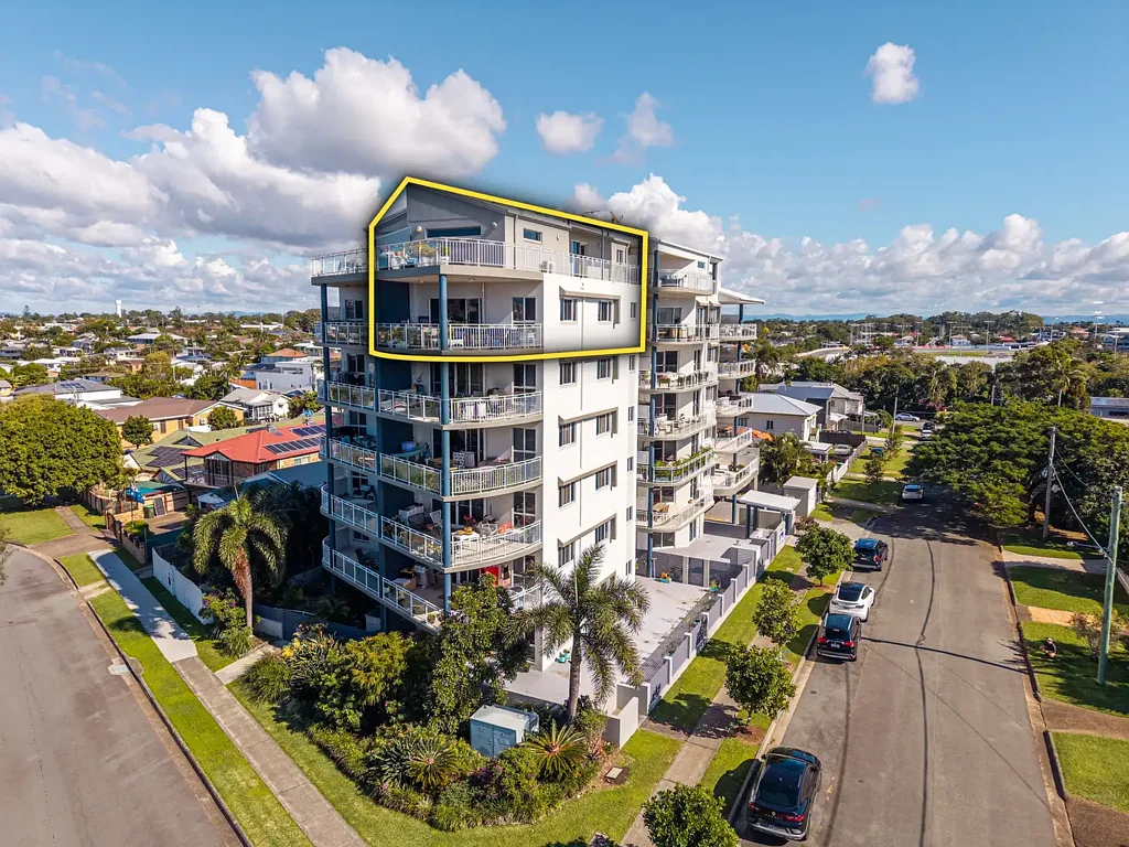 Redcliffe 3Moenga Sky-High Sophistication with Rooftop Luxury