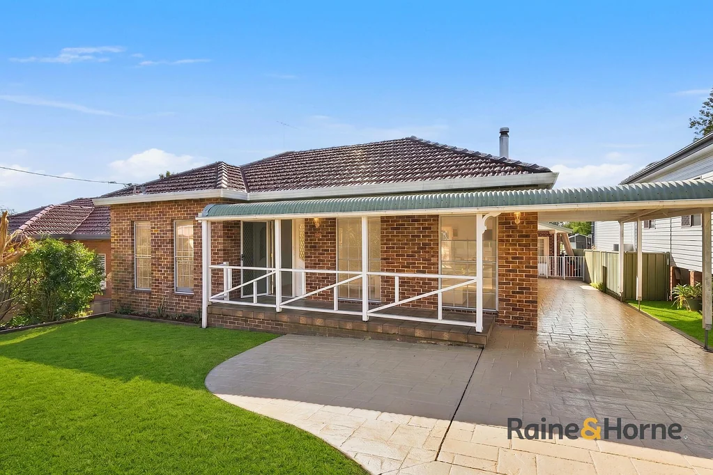 Gymea Bay 5房 令人惊叹的四卧室家庭住宅，外加一套一卧室独立式住宿 Stunning 4-bedroom family home plus a 1-bedroom Self-contained Accommodation