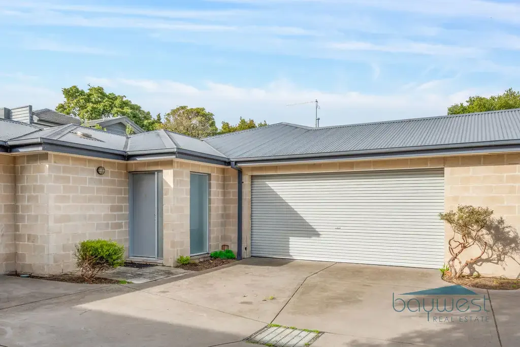 Spacious 3-Bedroom Home with Ensuite & Double Garage – Prime Frankston Location