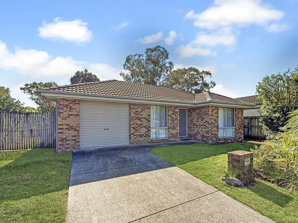 Light-Filled Home With Great Backyard In Quiet Cul-De-Sac