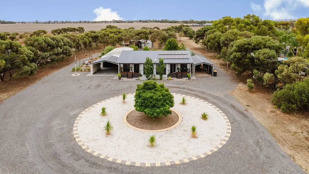 6 Racecourse Road, Balaklava, SA 5461