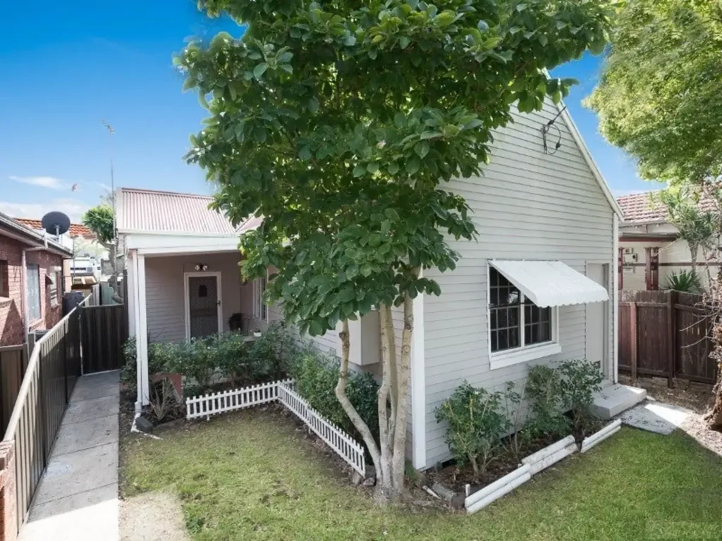 Freestanding 2 Bedroom Cottage in Cul-de-sac