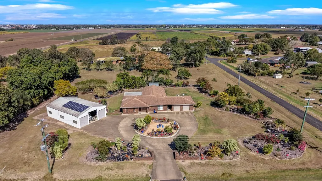 Bundaberg North 4房  Spacious 4-Bedroom Home with Massive 12-Car Accommodation in Bundaberg North