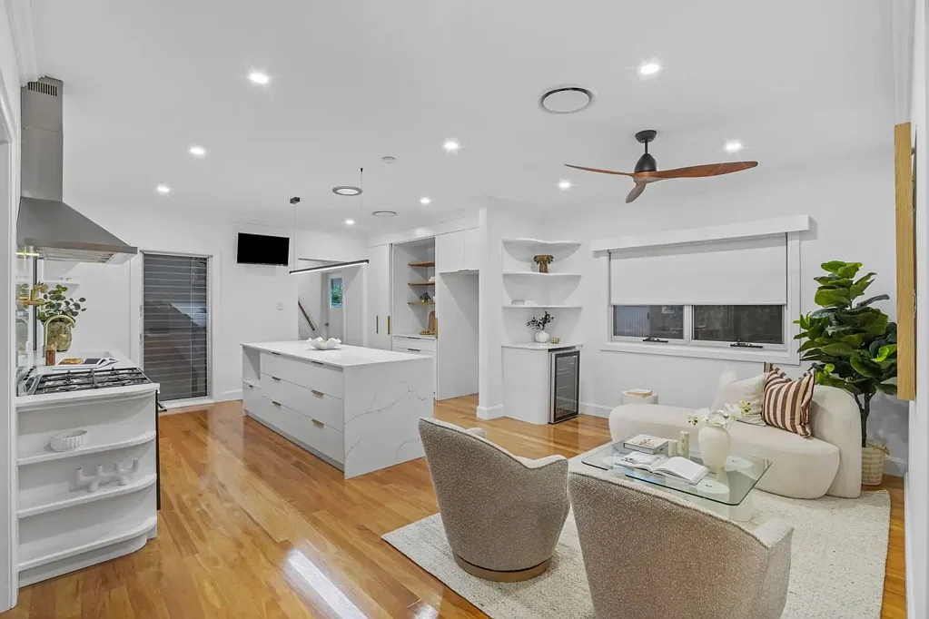 Chelmer 5房 Chelmer 最负盛名街道之一的典范家庭住宅 A Home That Defines Family Living in One of Chelmer's Most Prestigious Streets