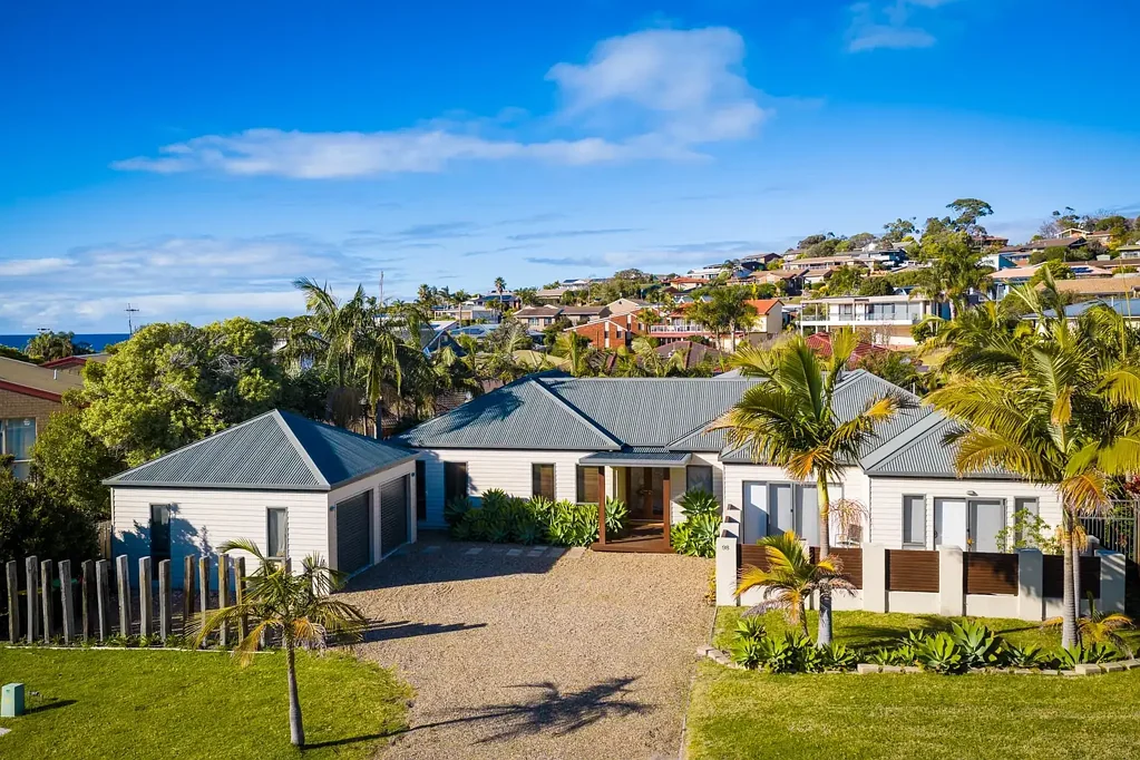 Tura Beach 5 Bedroom Resort Style Living by the Beach
