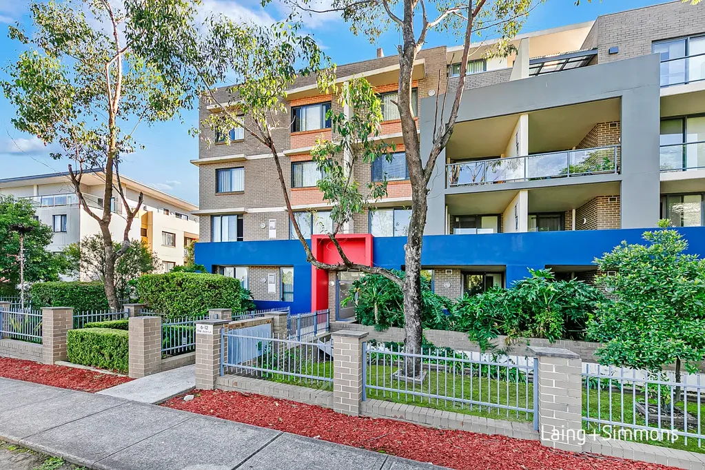 Mount Druitt 2 Bedroom Spacious 106sqm ground-floor apartment set within a garden complex
