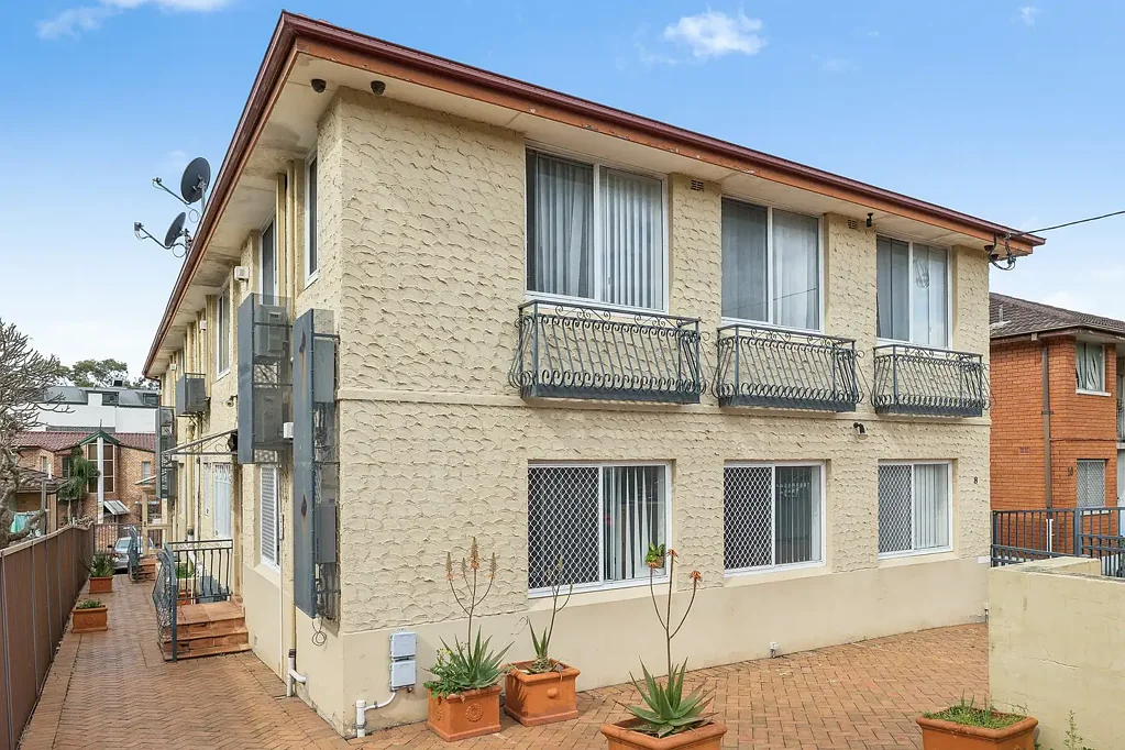 1-Bedroom Unit in a Small Secure Block with Parking