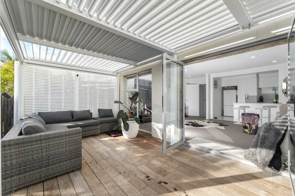 Totara Vale 3房  Stunning & Modern & Prime Location