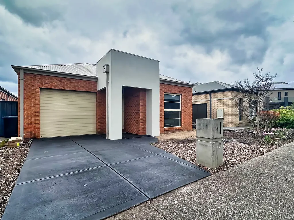 Family Living in an Excellent Location!!!