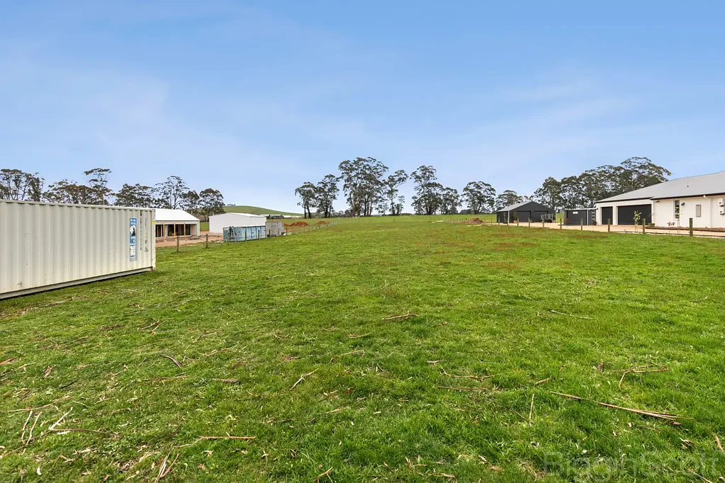 Glenlyon Prime Barkly Street Allotment with Bore and Storage