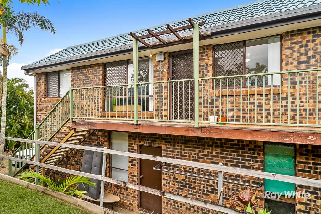 Three bedroom unit in complex