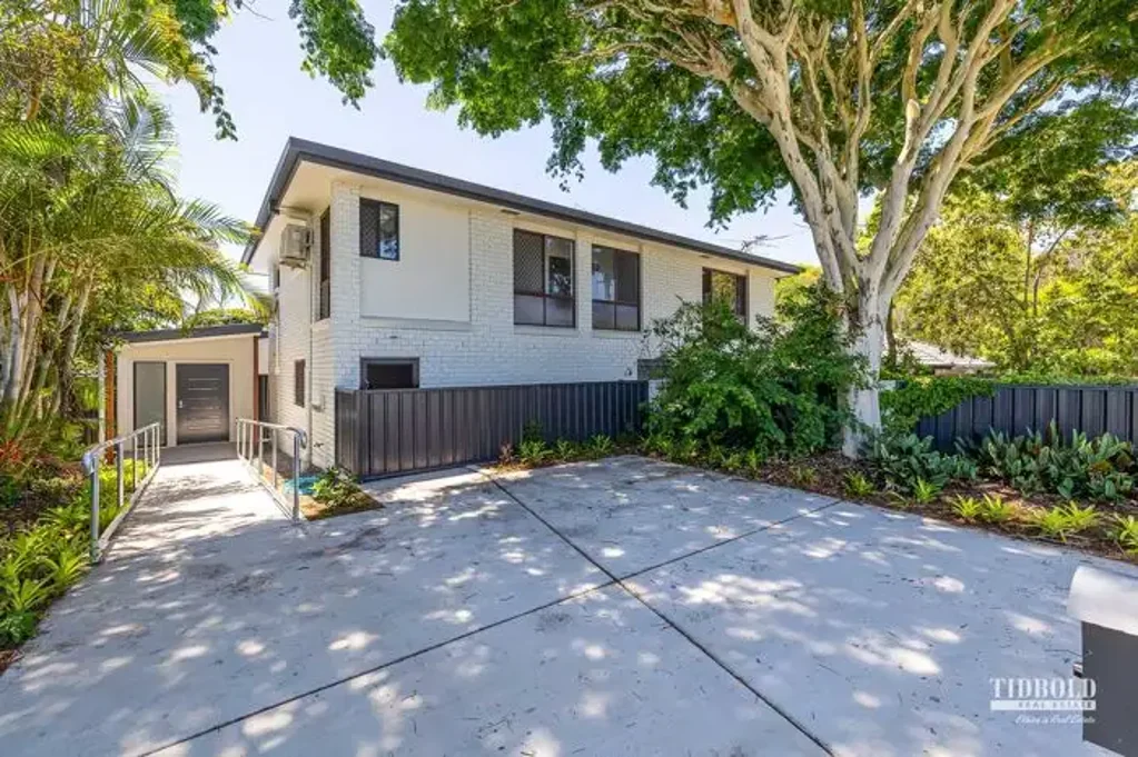 Victoria Point 5 Bedroom TWO HOMES/DUAL OCCUPANCY!