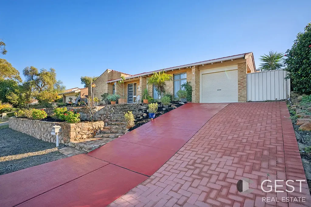 Noranda 4ਬੈੱਡਰੂਮ Spacious 4-Bedroom Family Home with city views.