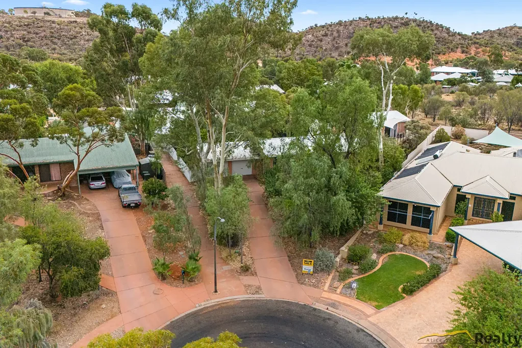 4 Lakes Court, Desert Springs, NT 870
