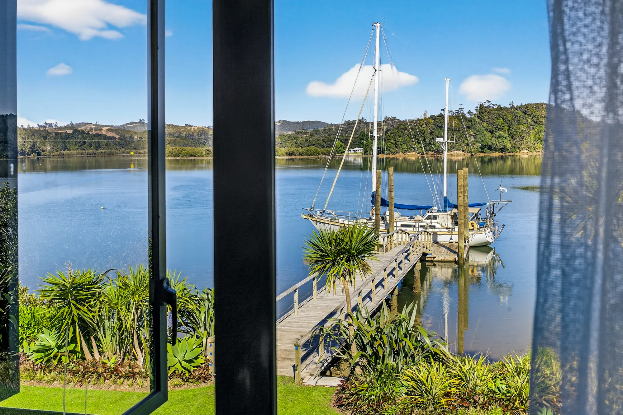 Russell Surrounds 7Kwarto Waterfront opportunity with jetty access