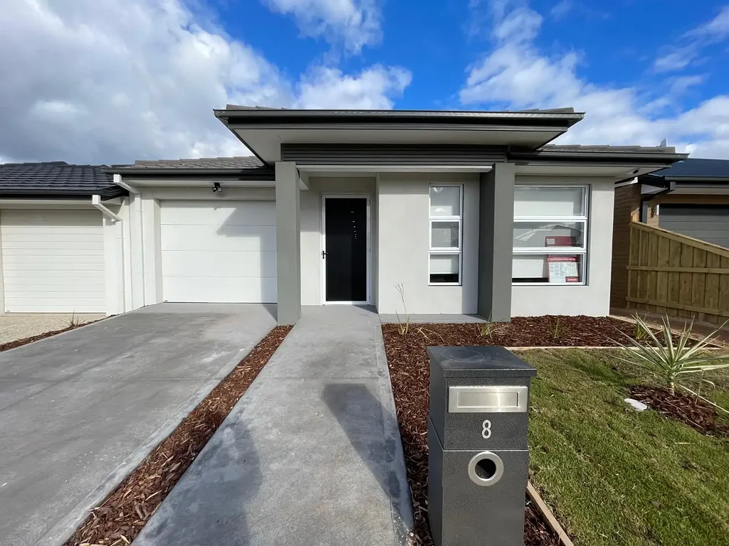 Stylish 3-Bedroom Home with Modern Comforts in a Prime Location!