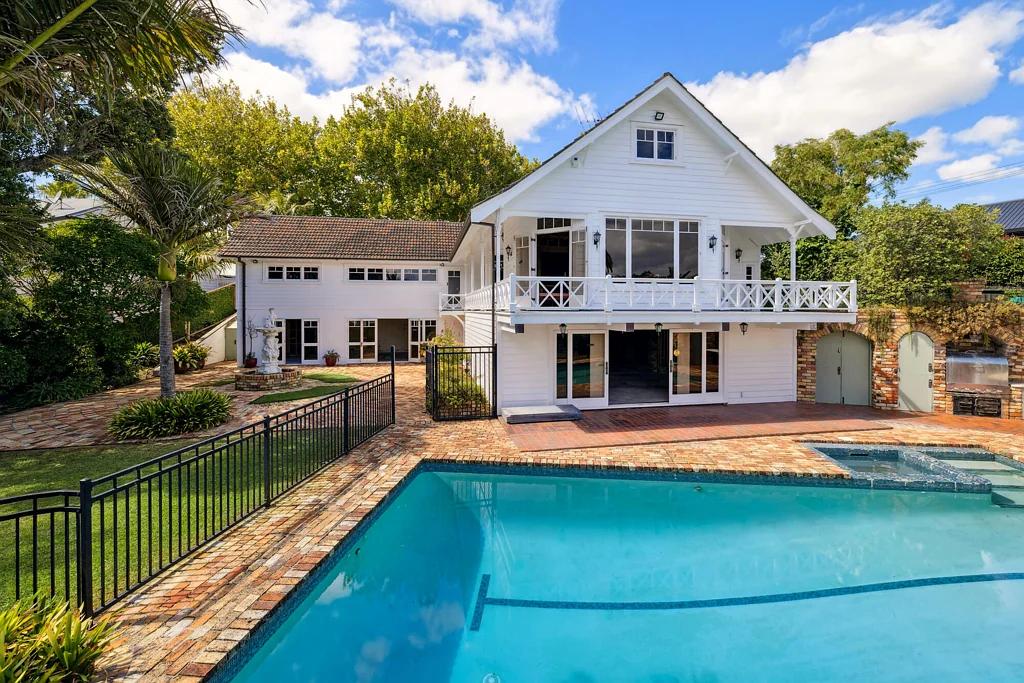Bayswater 4 Bedroom Waterfront opportunity with consented plans