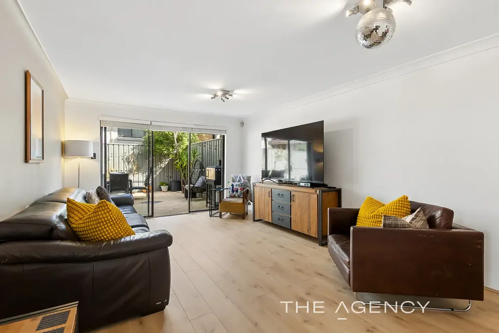North Perth 3कमरा Green Title Townhouse in the Heart of North Perth