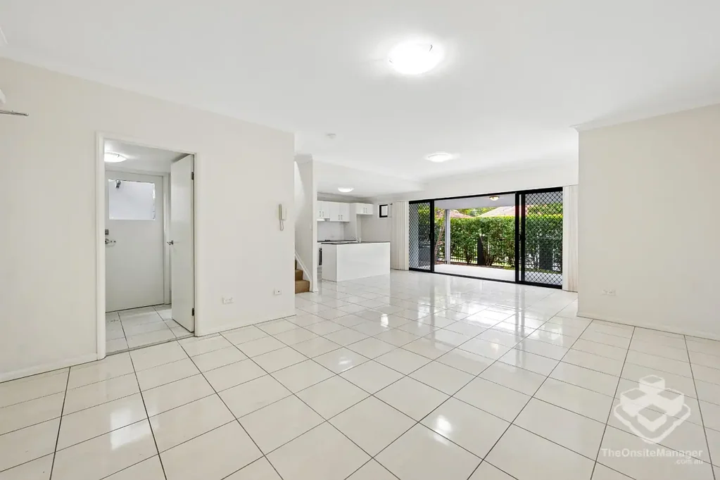 Spacious 3-Bedroom Townhouse with Resort-Style Facilities in Moorooka