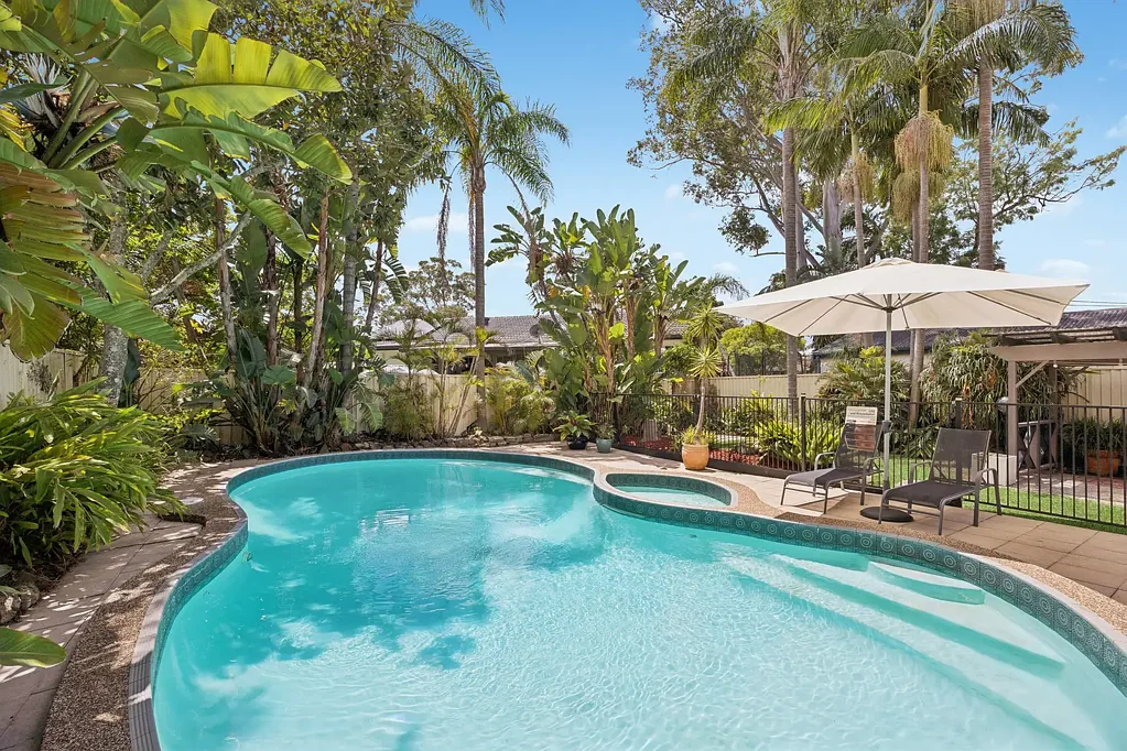 Berkeley Vale 5ห้องนอน Stylishly renovated dual occupancy haven with resort style pool in prime coastal location