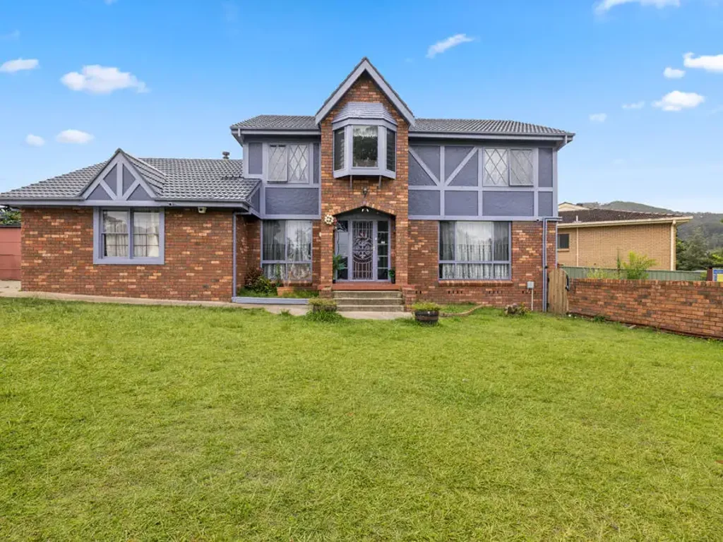 Coffs Harbour 7कमरा Unique Tudor Style Home in Desirable Location...