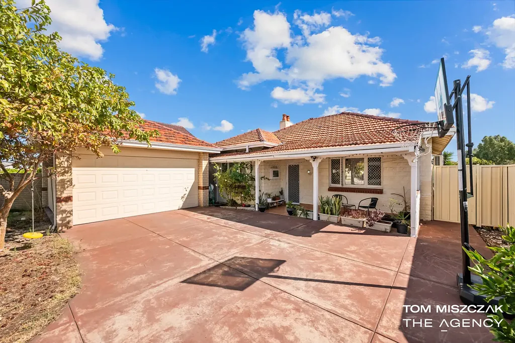 8 Thomas Street, Queens Park, WA 6107