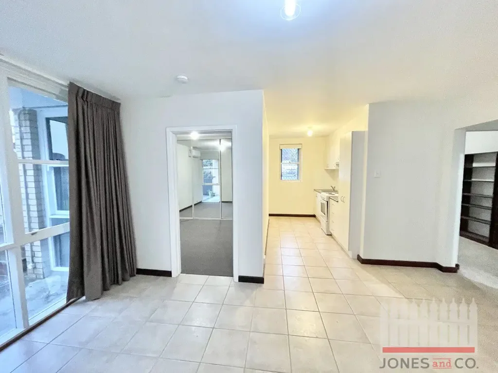Rivervale 2房  Secure, Ground Floor Apartment with Courtyard