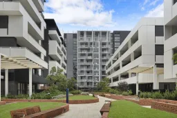 309/8 Aviators Way, Penrith