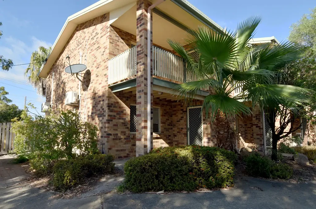 :: GREAT LOCATION, FURNISHED AND CLOSE TO SPORTING FIELDS