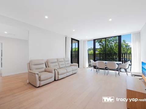 Rouse Hill 2 Bedroom Modern Two Bedroom apartment with Street Entry Walk to Metro Station