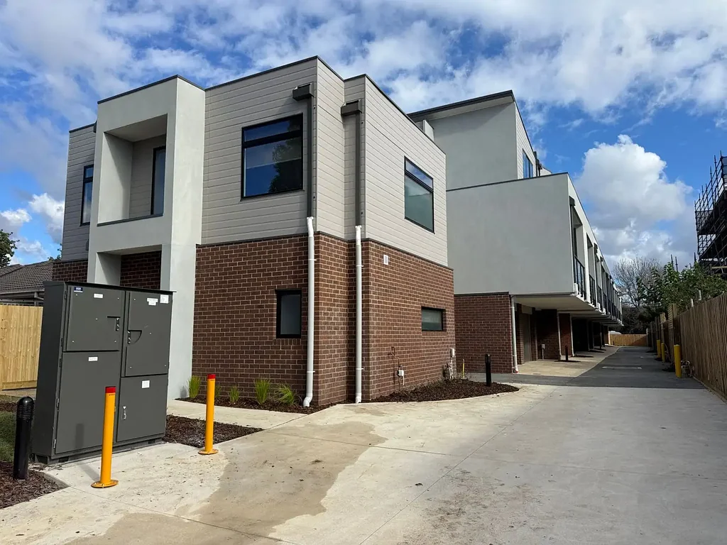 BRAND NEW 3 Bedroom Townhouse