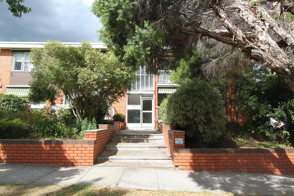 ONE BEDROOM Apartment in Elsteinwick!