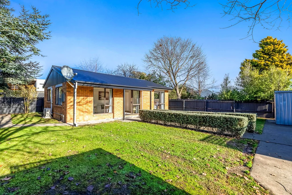 Burwood 2ਬੈੱਡਰੂਮ Light, Bright and Move-In-Ready in Burwood!