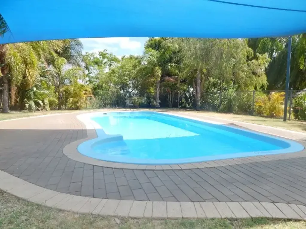 MODERN RENOVATED BATHROOM